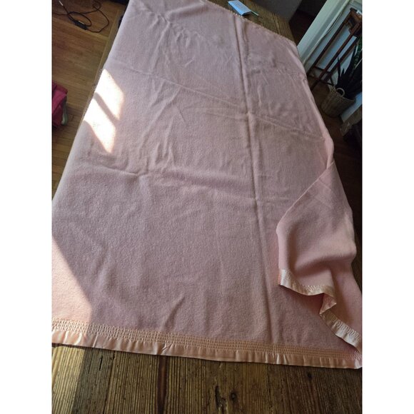 VTG Pink 100% Wool Blanket Twin 82x65 Inches Satin Trim no flaws all natural. - Picture 2 of 3